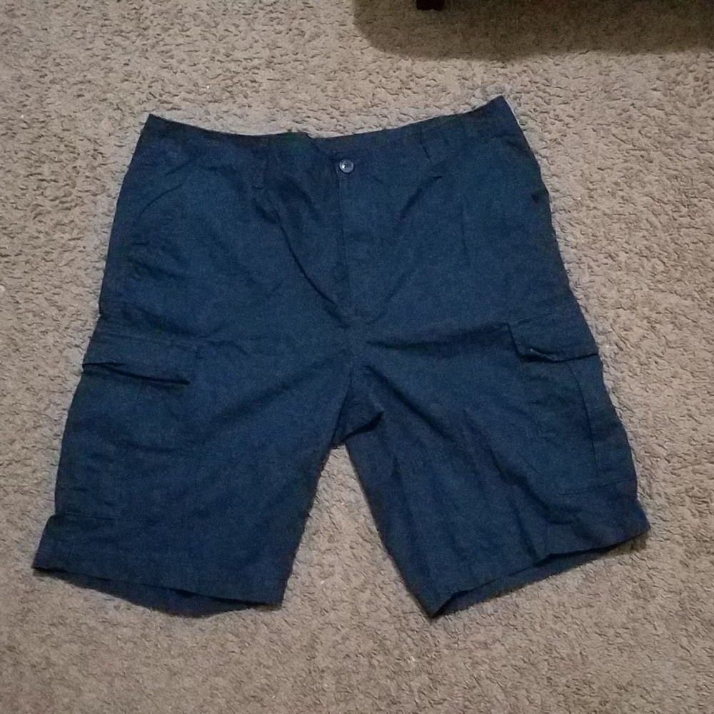 Men Old navy Cargo shorts size 38